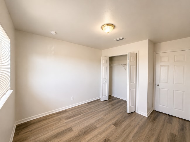 Building Photo - COZY 3 bed 2 bath lehigh