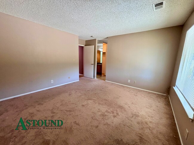 Building Photo - 103 Oriole Ct