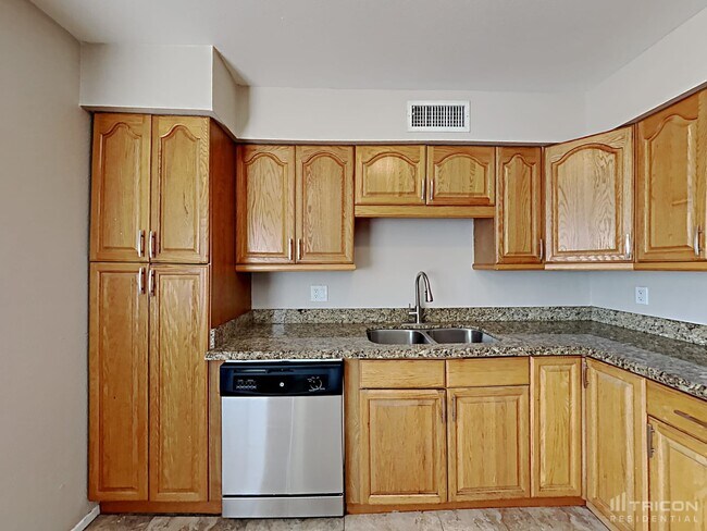 Building Photo - 15253 N 53rd Ave