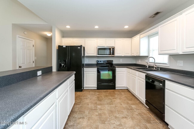 Building Photo - 102 S Park Ln