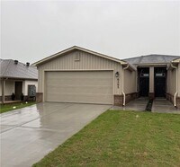 Building Photo - 6505 NW Vandergriff St