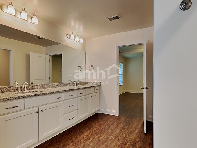 Building Photo - 230 McBee Pl