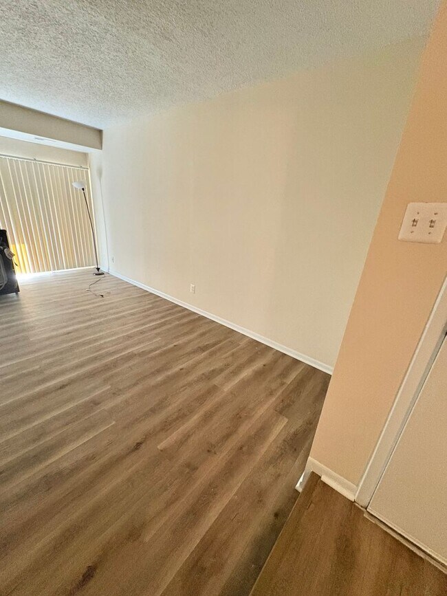 Building Photo - Bright And Cozy 2 Bed 1 Bath Condo With Pa...