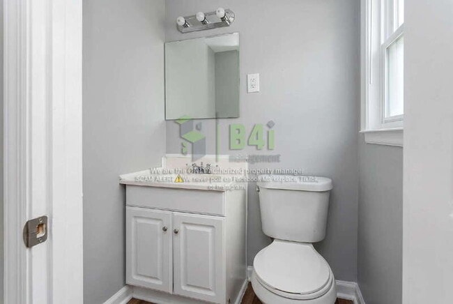 Building Photo - 6106 Venetian Way SW