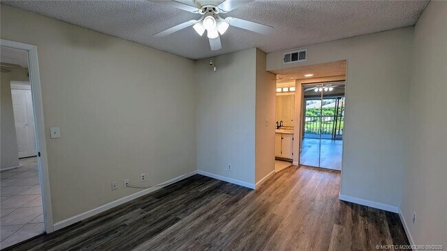 Building Photo - 1563 SE Royal Green Cir