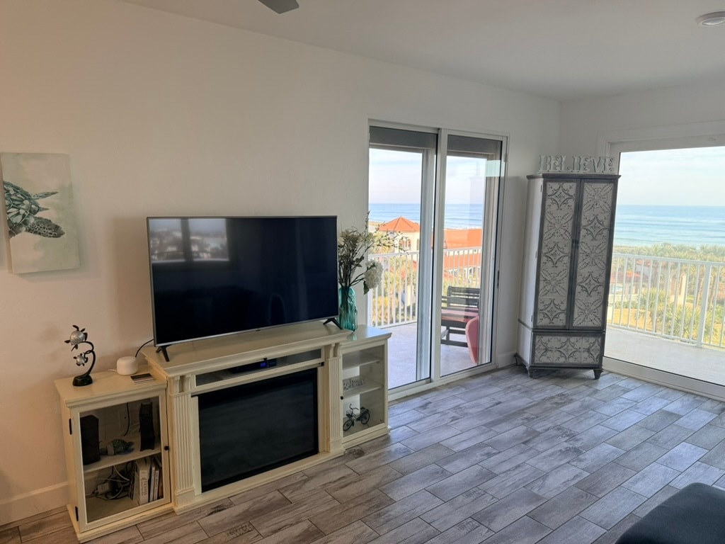 Living room with a view - 104 Surfview Dr