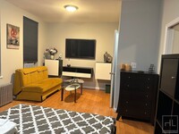Building Photo - Gorgeous studio prime location on Ditmars ...