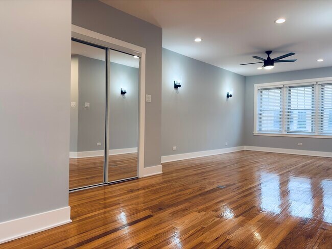 Building Photo - 5060 N Wolcott Ave