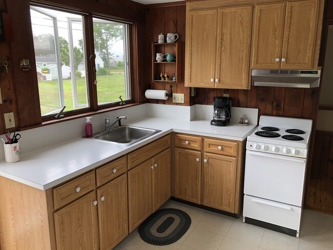 Building Photo - 79 Mattapoisett Neck Rd