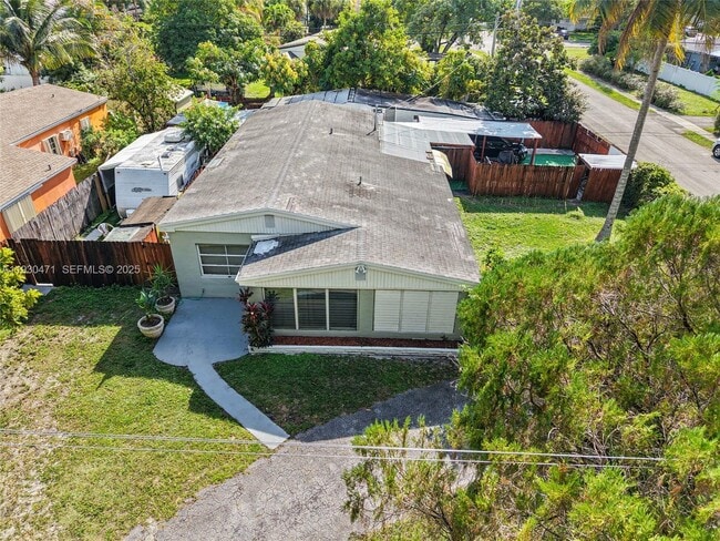 Building Photo - 1300 NE 183rd St