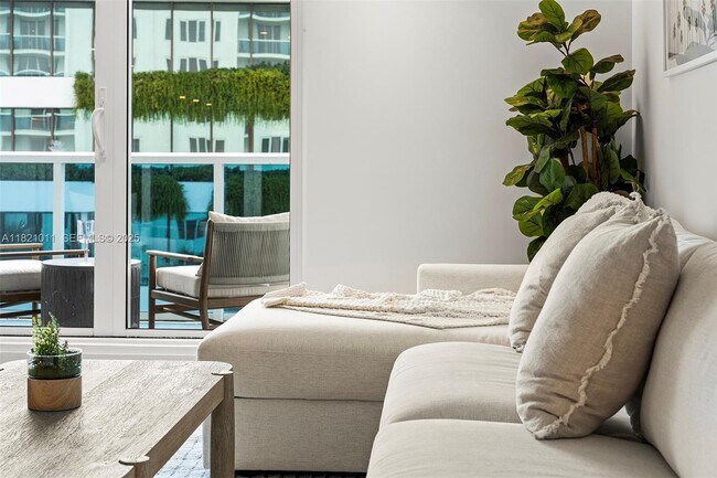 Building Photo - 2301 Collins Ave