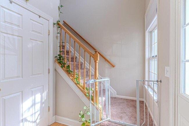 Building Photo - 305 Raymound Blvd