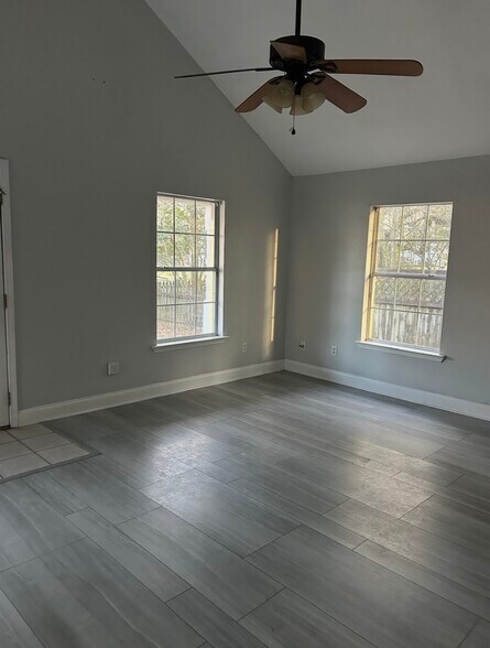 Livingroom - 70497 D St