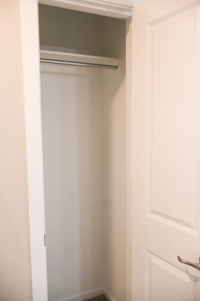 Building Photo - Cozy and Spacious 3 Bedroom Home with Gara...