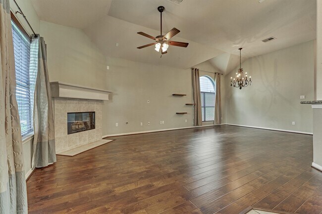 Building Photo - 8007 N Tarrytown Crossing Dr