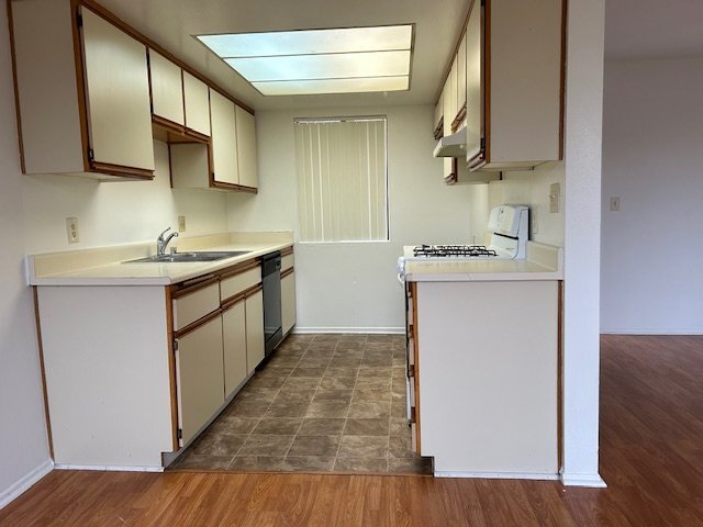 Building Photo - 623 E Cypress Ave