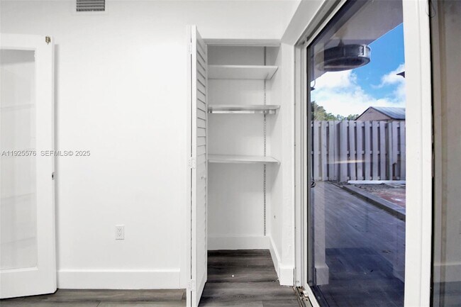 Building Photo - 870 SW 129th Pl