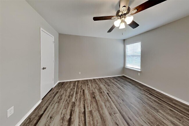 Building Photo - 11818 Sandy Stream Dr