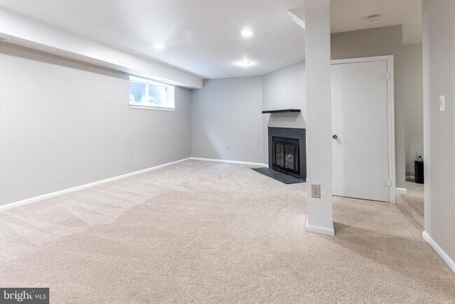 Building Photo - 8020 Bethelen Woods Ln