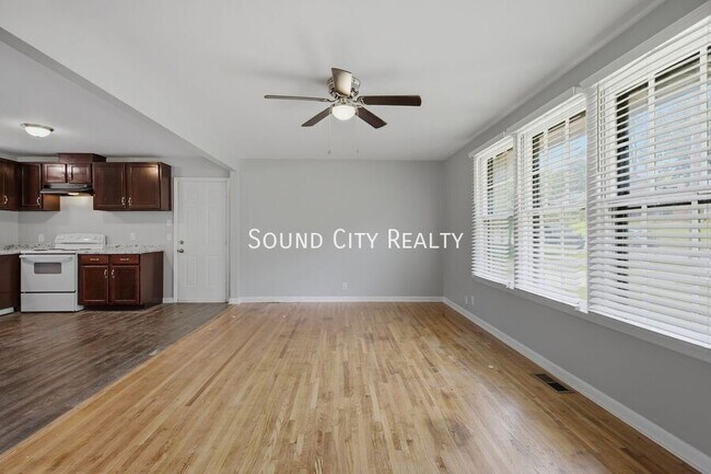 Building Photo - 309 Cathy Jo Dr