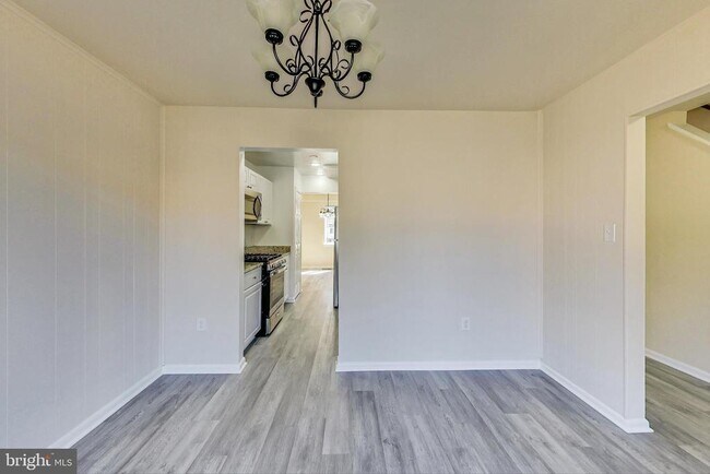 Building Photo - 906 West Side Dr