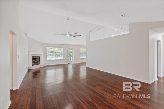 Building Photo - 157 Pemberton Loop