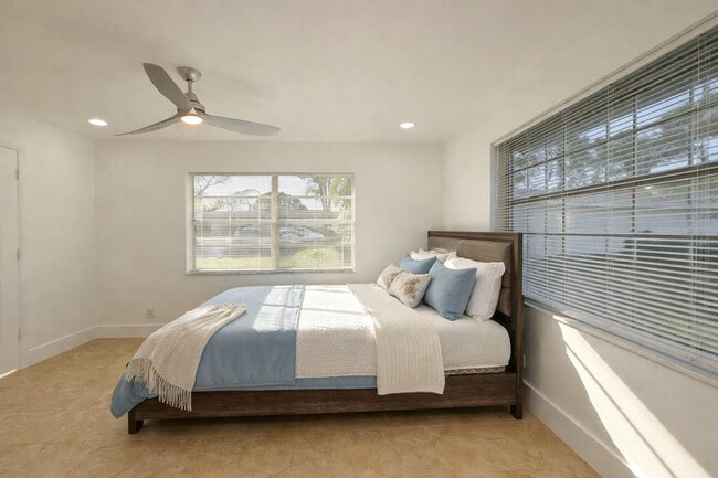 Building Photo - 5093 Privet Pl