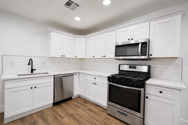 Building Photo - 8840 San Vicente Ave