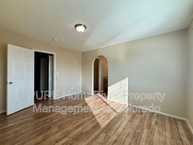 Building Photo - 691 Hailey Glenn View