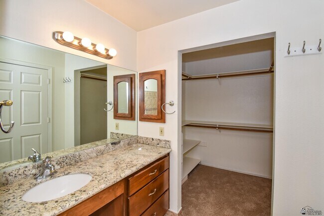 Building Photo - 3555 W 15th Ln