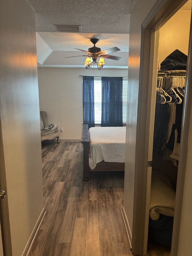 Building Photo - Spring Move in Special:  2nd month rent is FREE if you sign a lease before the end of July.