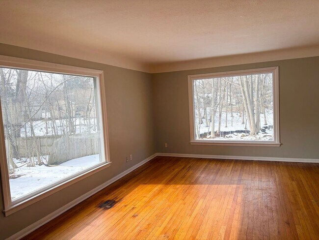 Building Photo - Beautiful single family home on a very Quiet street