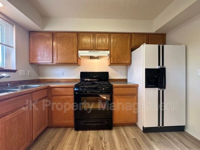 Building Photo - 608 Swan Ct