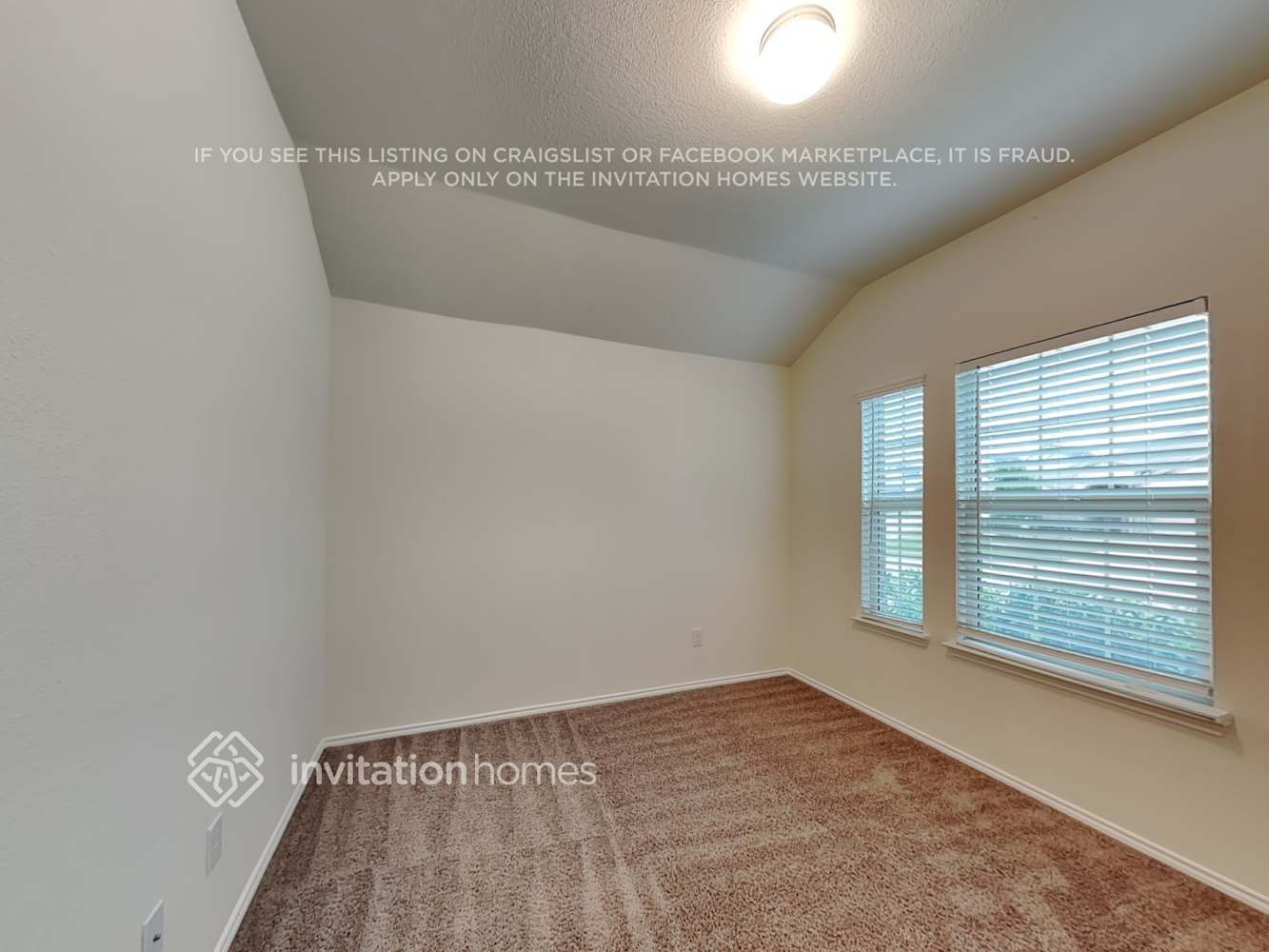 Building Photo - 1800 Alamandine Ave