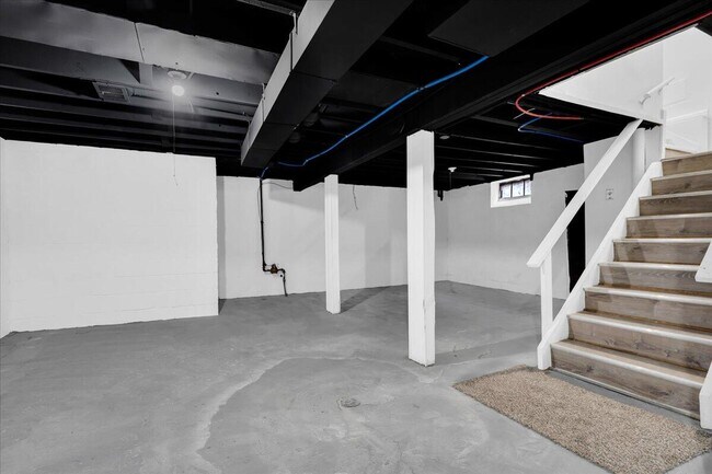 Building Photo - 11235 Portlance Ave