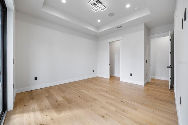 Building Photo - 3701 S Lynwood Ave