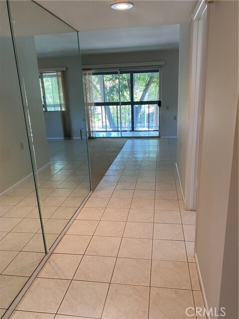 Building Photo - 5527 Via La Mesa