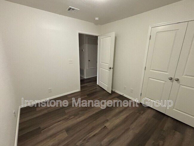 Building Photo - 3817 S 29th W Ave