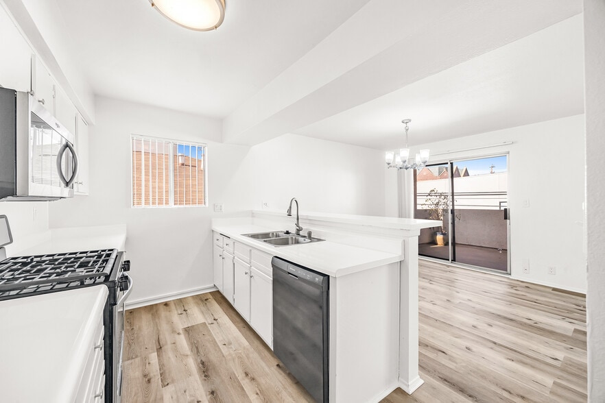 Building Photo - Alcott Apartments