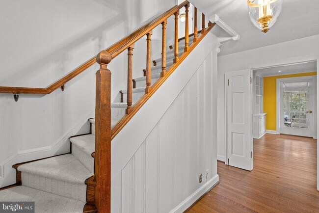 Building Photo - 6045 Edgewood Terrace