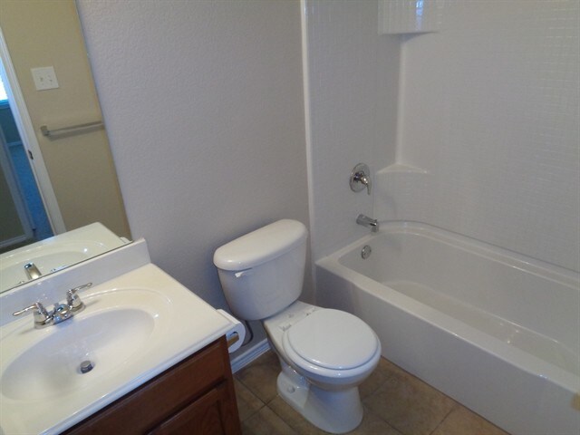 Building Photo - 63 Lantana Dr