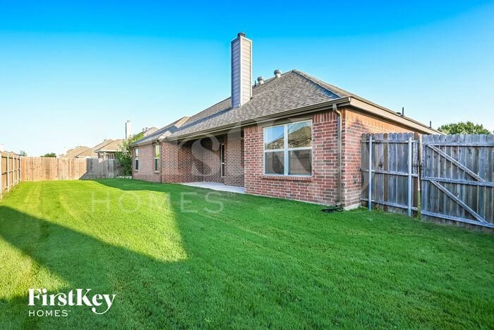Building Photo - 204 Troy Ln