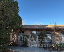 Building Photo - 2 Bedroom, 1 Bath apartment