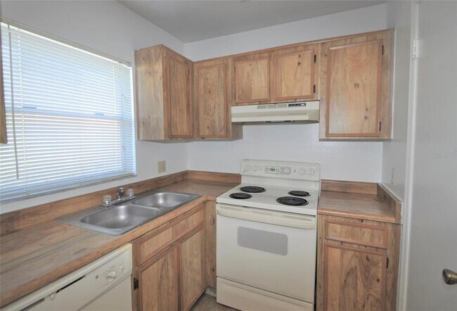 Building Photo - 4240 Pershing Pointe Pl