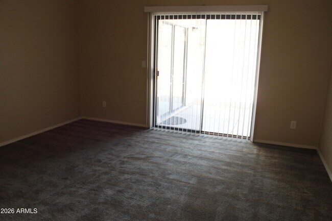 Building Photo - 921 S Val Vista Dr