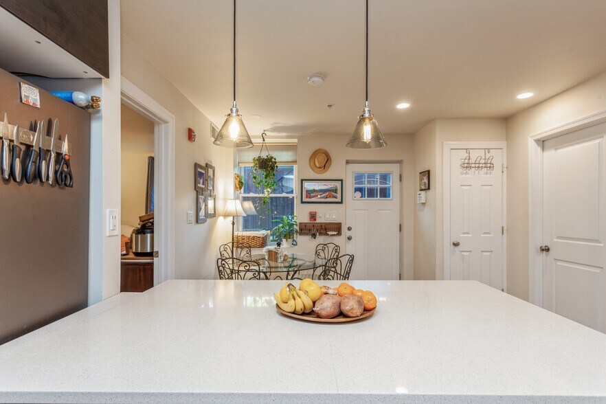 Building Photo - 304 Q St NW