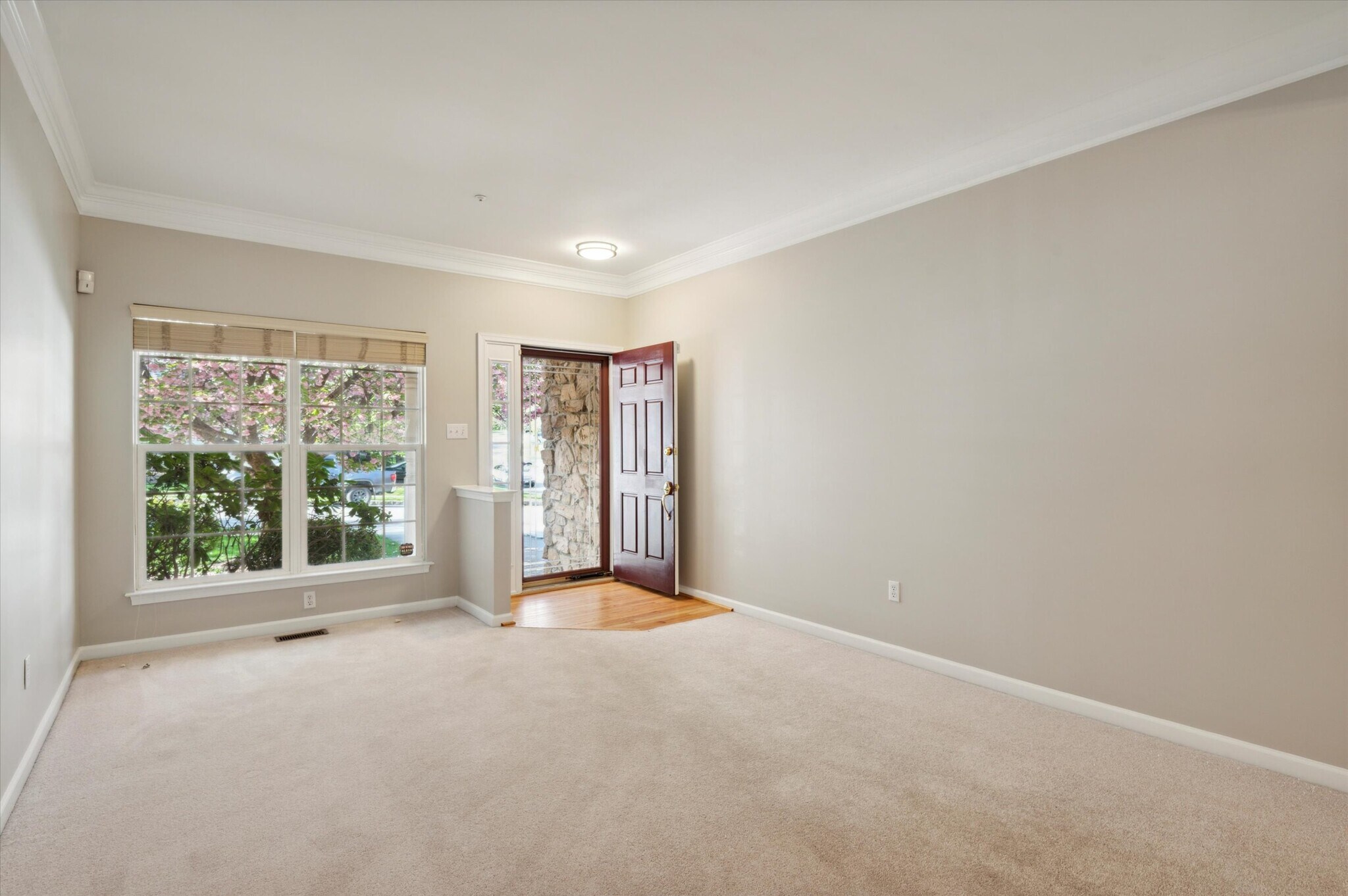 Building Photo - 103 Birchwood Dr