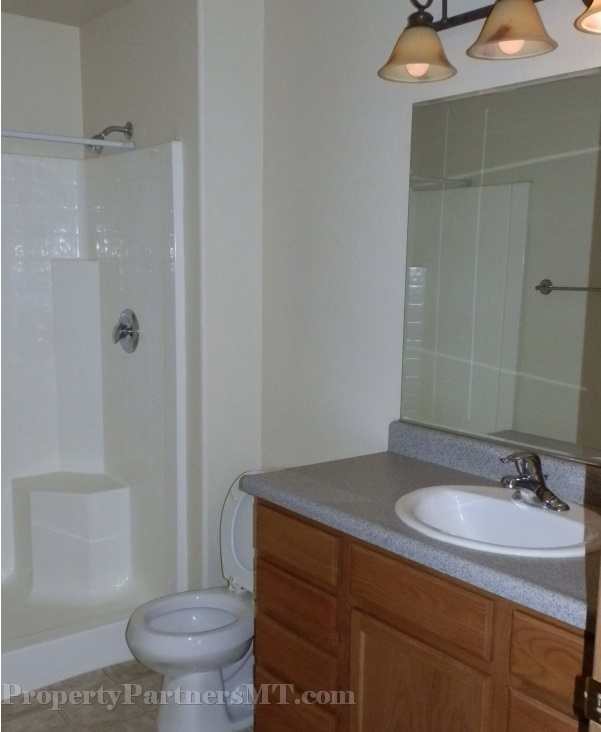 Building Photo - *** Very Nice Apartment - 3Bed 2Bath ***