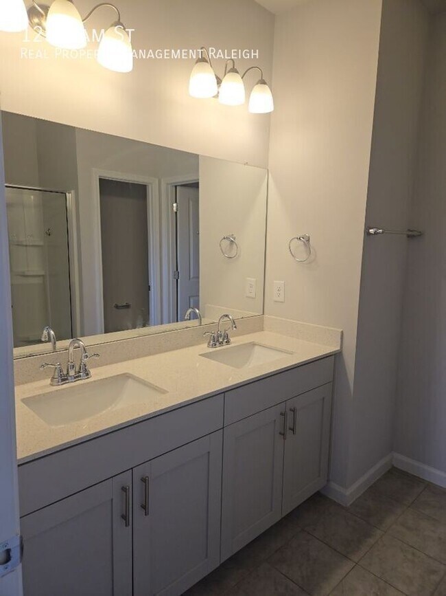 Building Photo - 123 Liam St