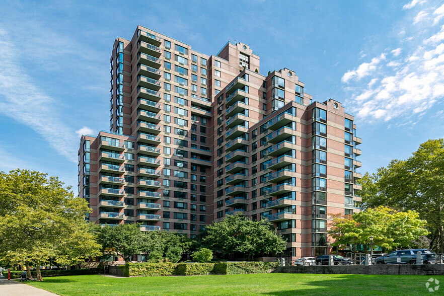 Manhattan Park - 10-40 River Rd New York NY 10044 | Apartment Finder